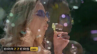 Brazzers - Olivia Austin nem csak didibe kefélve