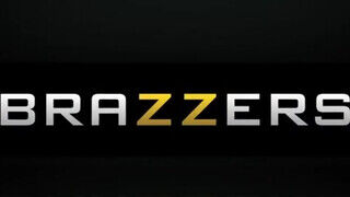 Katrina Jade kettő faszival hancúrozik - Brazzers