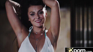 5KPORN - Katy Rose és a medencés fiú
