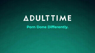 ADULT TIME - Chloe Sky életének legelső lezbi jelenete
