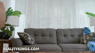 Reality Kings - Charlotte Sins és Paisley Paige a céda sulis csajok