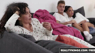 Reality Kings - Apolonia Lapiedra élvezi a vastag pöcst