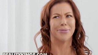 Reality Kings - Alexis Fawx bekapja a fekete brét