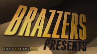 Brazzers - Cherie Deville fiatal ürgével hancúrozik