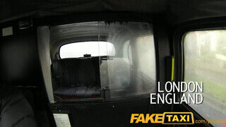 FakeTaxi - óriási csöcsű debella bige a taxiban