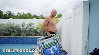 Reality Kings – Yum Thee Boss a termetes kannás fekete milf