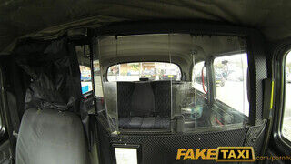 FakeTaxi - Tiffany Naylor a zsenge tinédzser csajszi