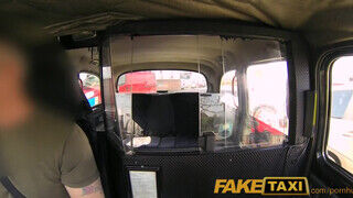 FakeTaxi - Lucy Devine a gigászi fenekű nővérke