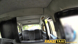 FakeTaxi - Csöcsös világos szőke fiatal a taxiban kúr