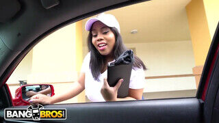 BANGBROS - Ms. Yummy a méretes cickós barna buxa