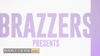 Brazzers - Katie Kush a cafka szemüveges lány