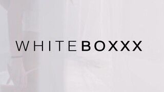 WHITEBOXXX - Világos Szőke tinédzser csaj extra masszázst kap
