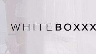 WHITEBOXXX - A izgató Rebecca Volpetti maszturbál