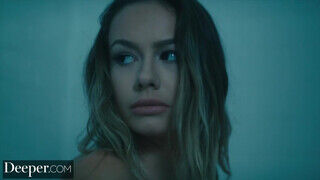 Deeper - Naomi Swann a perverz kicsike nőci