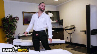 BANGBROS - Blair Williams a csöcsös tinédzser gádzsi