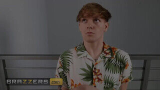 Brazzers - Skylar Snow a irodában kufircol