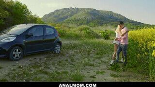 Cherry Kiss megengedi popóba - Anal mom