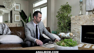 Lauren Phillips segge megdöngetve - Anal mom