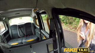 Stacey Saran a taxissal kúr - Fake Taxi