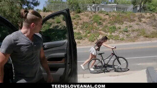 TeensLoveanál - ánuszba baszás a bringán