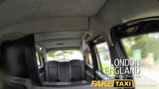 FakeTaxi - Chantelle Fox bekúrva a taxiban