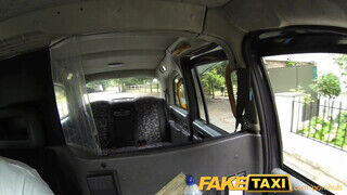 FakeTaxi - Molly Dae engedi popó lyukba is