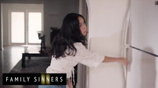 Family Sinners - Dania Vega a brazil diáklány