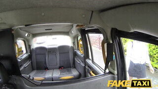 Fake Taxi - Csöcsös kitetovált milf bekúrva