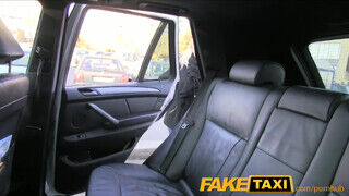 FakeTaxi - világos szőke szemüveges spinét nem nehéz rábeszélni