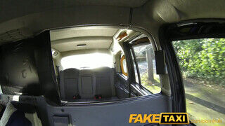 FakeTaxi - Fullos fekete hajú nőci baszásra vágyik