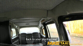 FakeTaxi - szű puncikájú lány szeretkezni szeretne