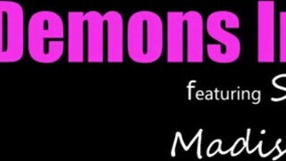 Scarlett Mae és Madison Summers édeshármasban hancuroznak