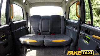 Fake Taxi - Ashleigh Devere a gigászi csöcsű szuka