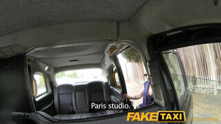 FakeTaxi - Gina Snake a szenvedélyes tetkós milf