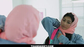 Binky Bangs a beindult arab csajszi