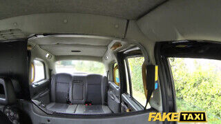 Fake Taxi - brutálisan fullos milf kamatyolni akar
