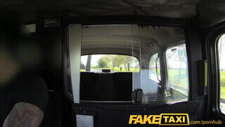 FakeTaxi - ártatlan kicsike tinédzser lány és a vastag pöcs