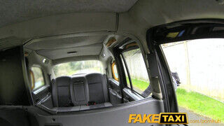 FakeTaxi - néha pornósztárokat is fuvarozni kell