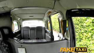 FakeTaxi - vörös milf szuka szeret hancúrozni