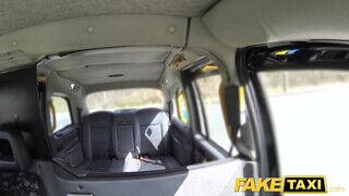 Fake Taxi - Tasha Holz az óriás cickós lány