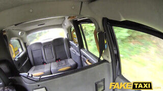 Fake Taxi - Lexi Lou popsiba dugva a taxiban