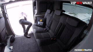 FuckedInTraffic - Sofi Goldfinger orosz picsa és a hátsó ülés