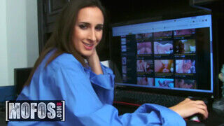 MOFOS - Ashley Adams a termetes keblű fiatal