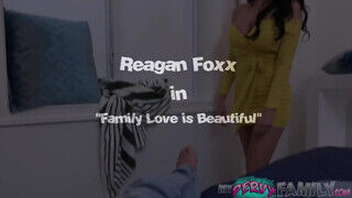 Reagan Foxx a kettyinteni akaró mostoha anya