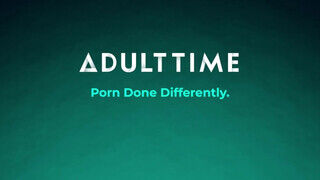 ADULT TIME - Zoe Bloom idősebb faszival kúr