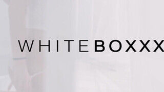 WHITEBOXXX - Ginebra Belucci derekasan lerendezi a fasziját