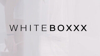 WhiteBoxxx - Naomi bevállalja a gigantikus dákót