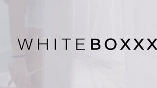 WhiteBoxxx - Sarah Kay megkettyintve és gondosan kinyalva