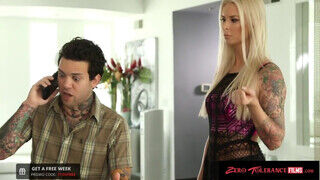 ZeroTolerance - Brooke Banner a méretes csöcsű milf