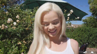 Elsa Jean és a kertész manus gigantikus lőcse